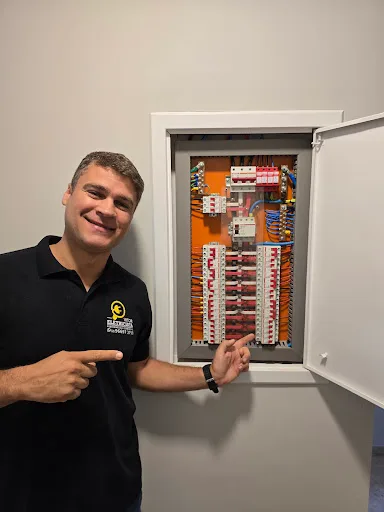 Vitor Eletricista — profissional com 15+ anos de experiência